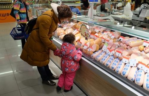 Украинцы тратят на продукты меньше всех в Европе
