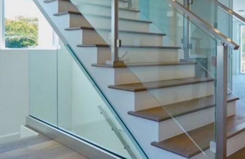 Как выбрать стеклянные ограждения для лестниц