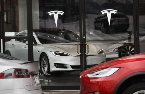 Tesla отзывает 123 тысячи автомобилей
