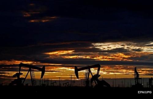 Цена нефти вернулась к годичному максимуму