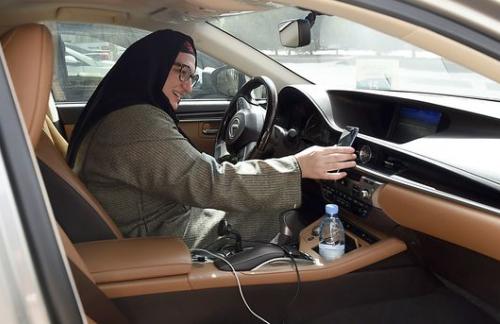 Женщины за рулем сделают Саудовскую Аравию еще богаче – Bloomberg