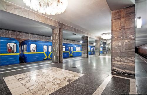 Вечером в Киеве закроют 3 станции метро