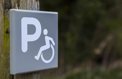 Пандусы, лифты, звуковые сигналы: с осени пешеходные зоны подстроят под людей с инвалидностью