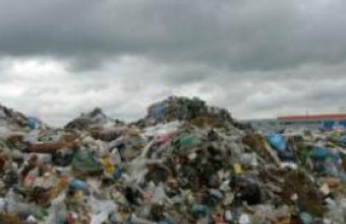 Мусорные свалки - выброшенный мусор не исчезает сам по себе